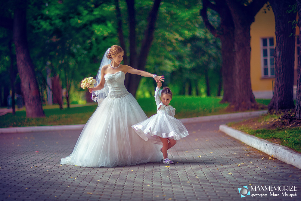 Невеста с племянницей